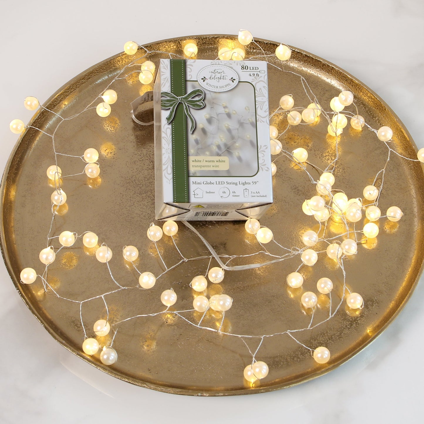The Glowing Emerald Centerpiece: An Ever-Radiant Statement of Holiday Elegance