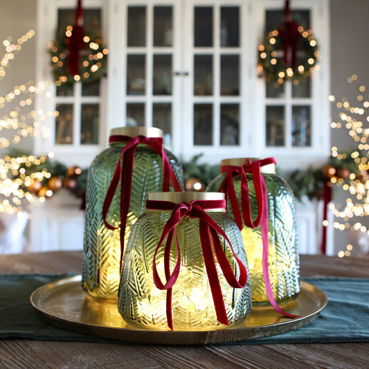 The Glowing Emerald Centerpiece: An Ever-Radiant Statement of Holiday Elegance