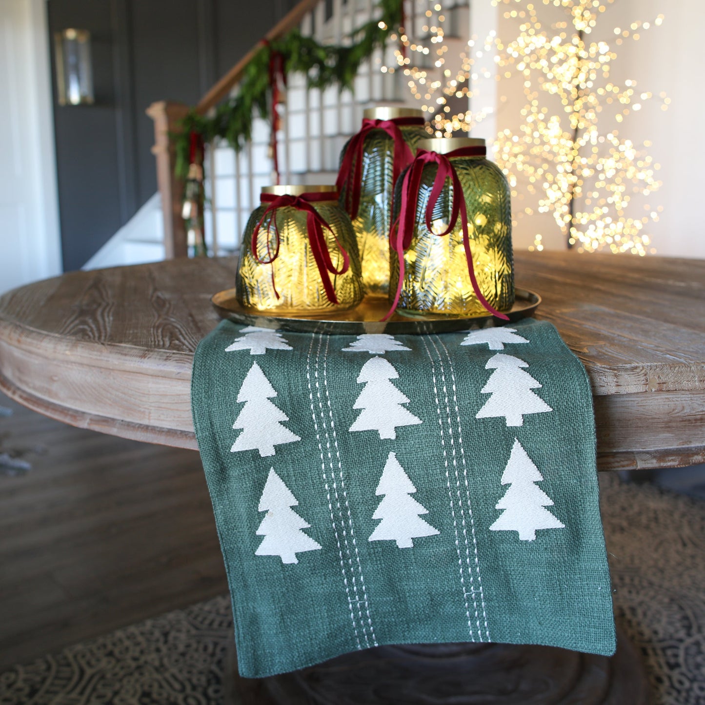 The Glowing Emerald Centerpiece: An Ever-Radiant Statement of Holiday Elegance