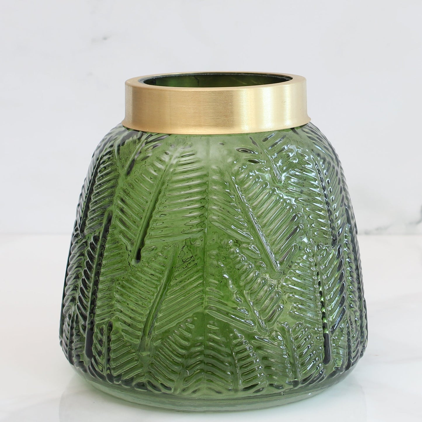 The Glowing Emerald Centerpiece: An Ever-Radiant Statement of Holiday Elegance