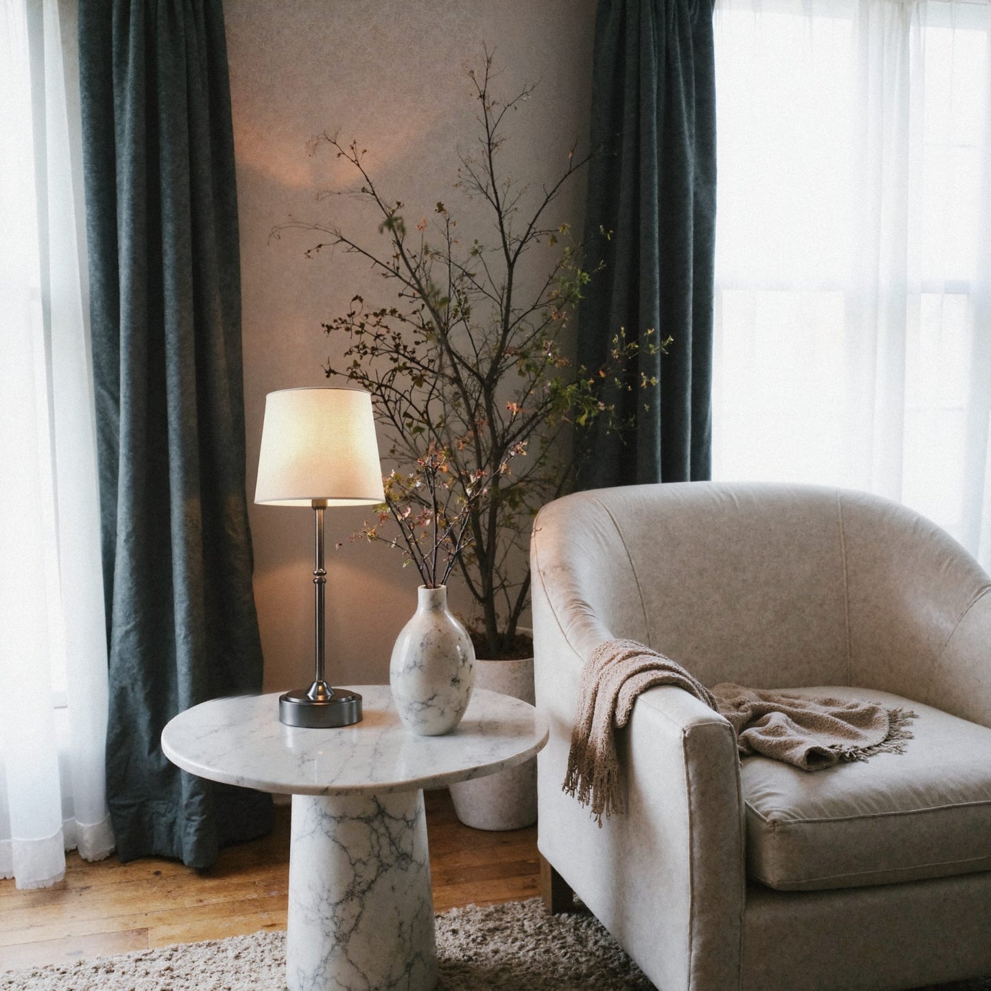 Naawe MODERN TABLE LAMP