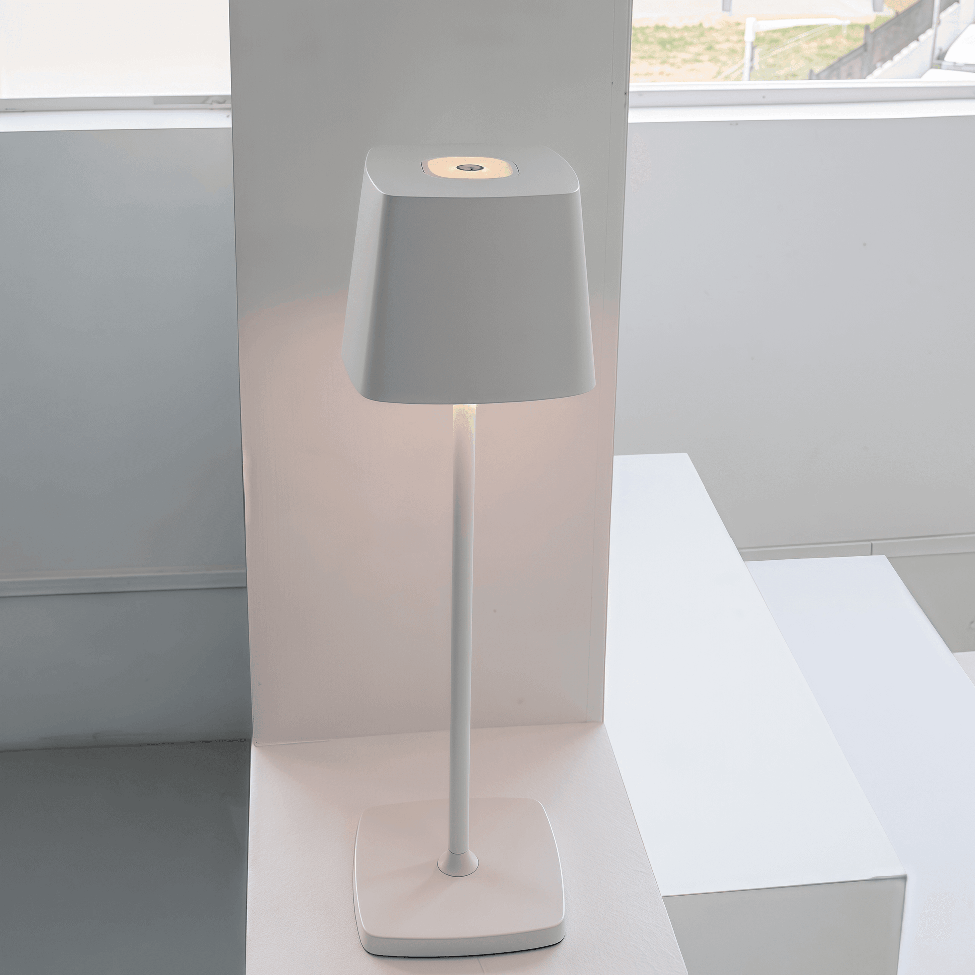 Naawe™ Portable Table Lamp - Naawe